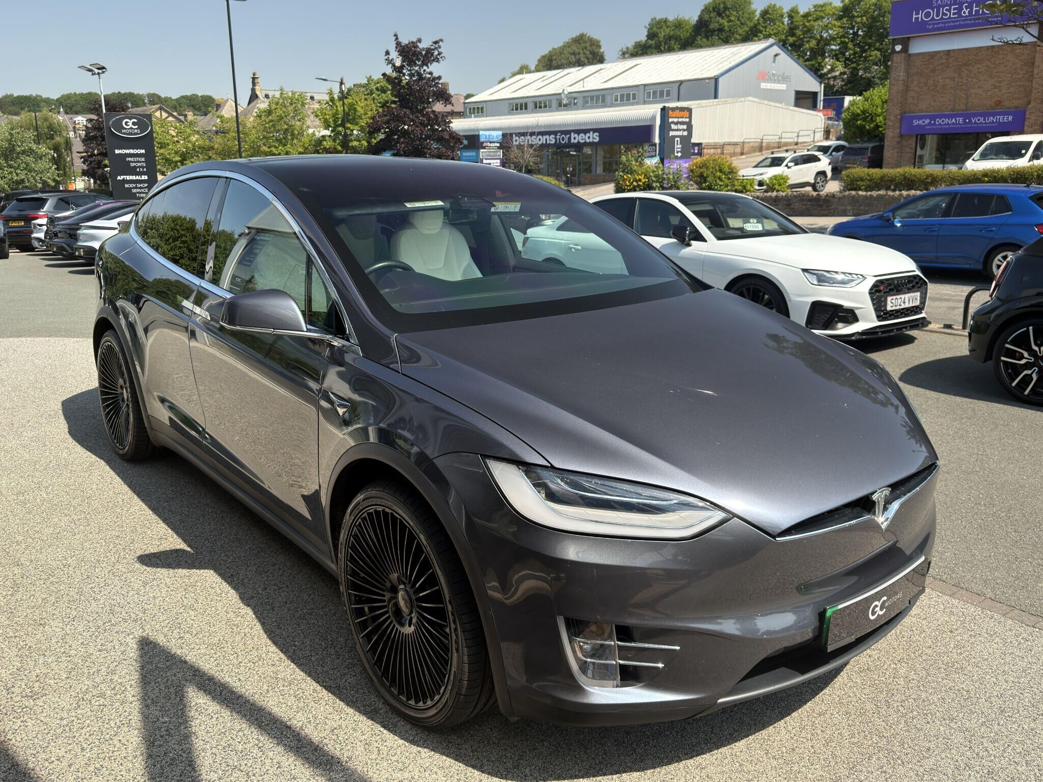 Tesla Model X Model X Gallery Image