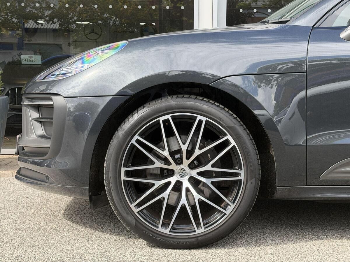 Porsche Macan Macan Gallery Image