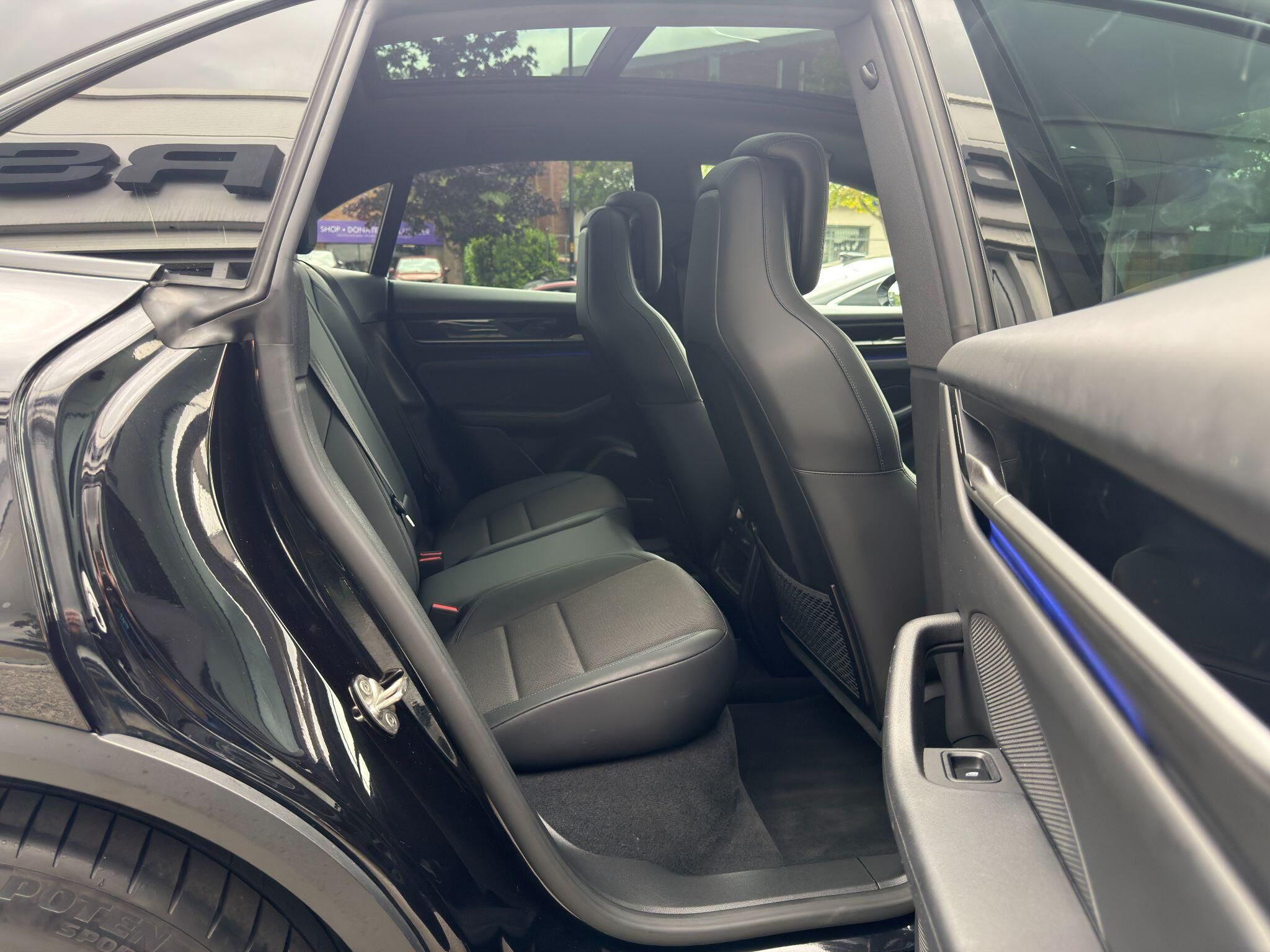 Porsche Macan Macan Gallery Image