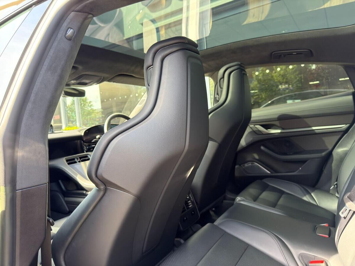 Porsche Taycan Taycan Gallery Image