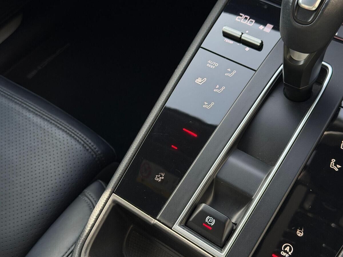 Porsche Macan Macan Gallery Image