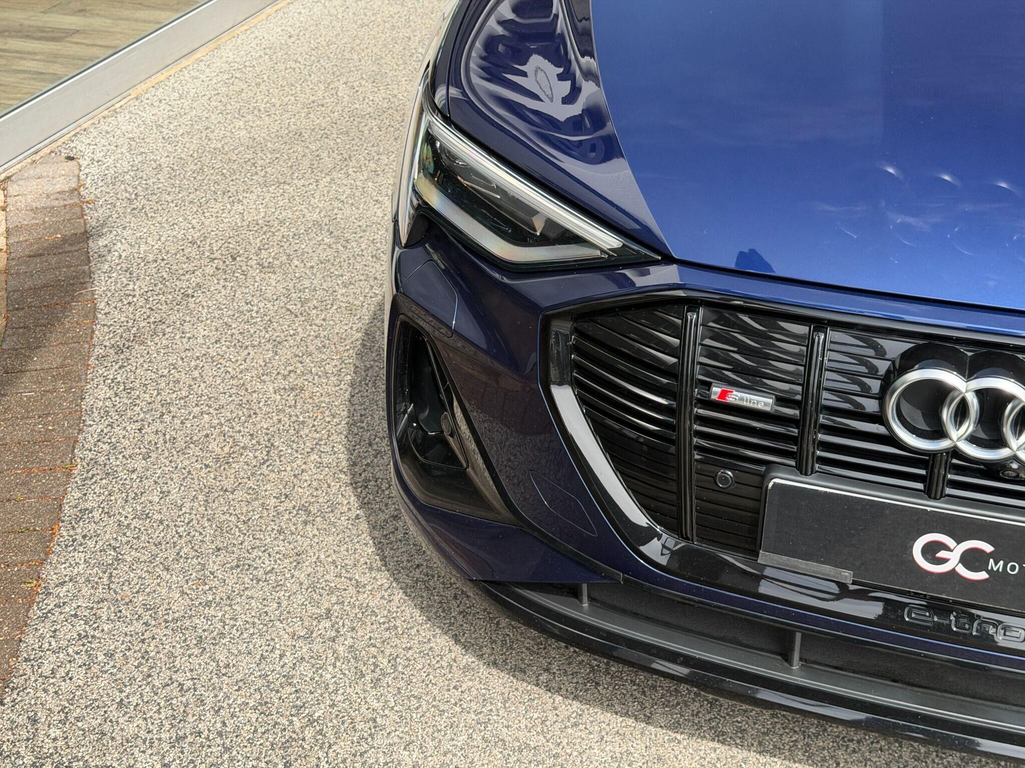 Audi e-tron e-tron Gallery Image