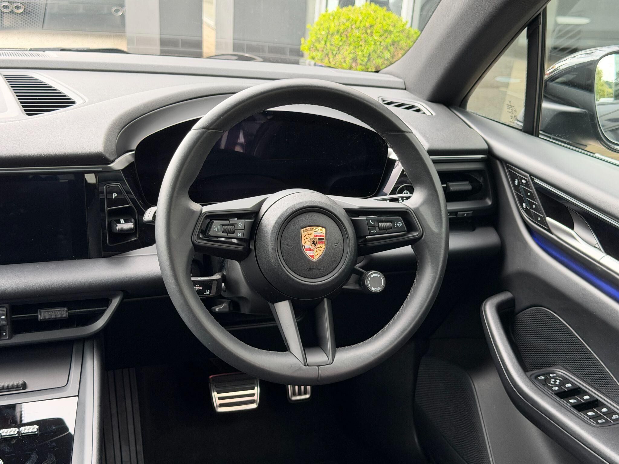 Porsche Macan Macan Gallery Image