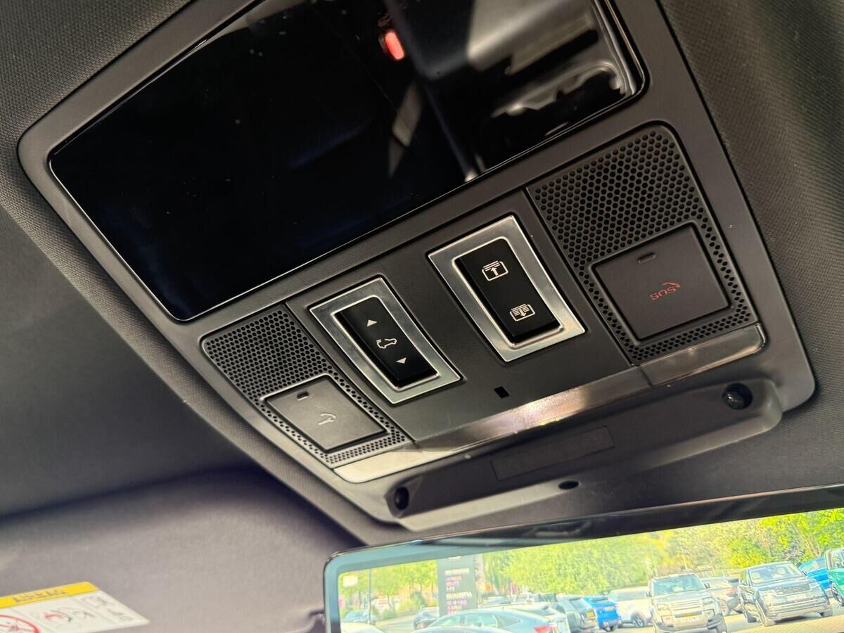 Land Rover Defender 110 Defender 110 Gallery Image