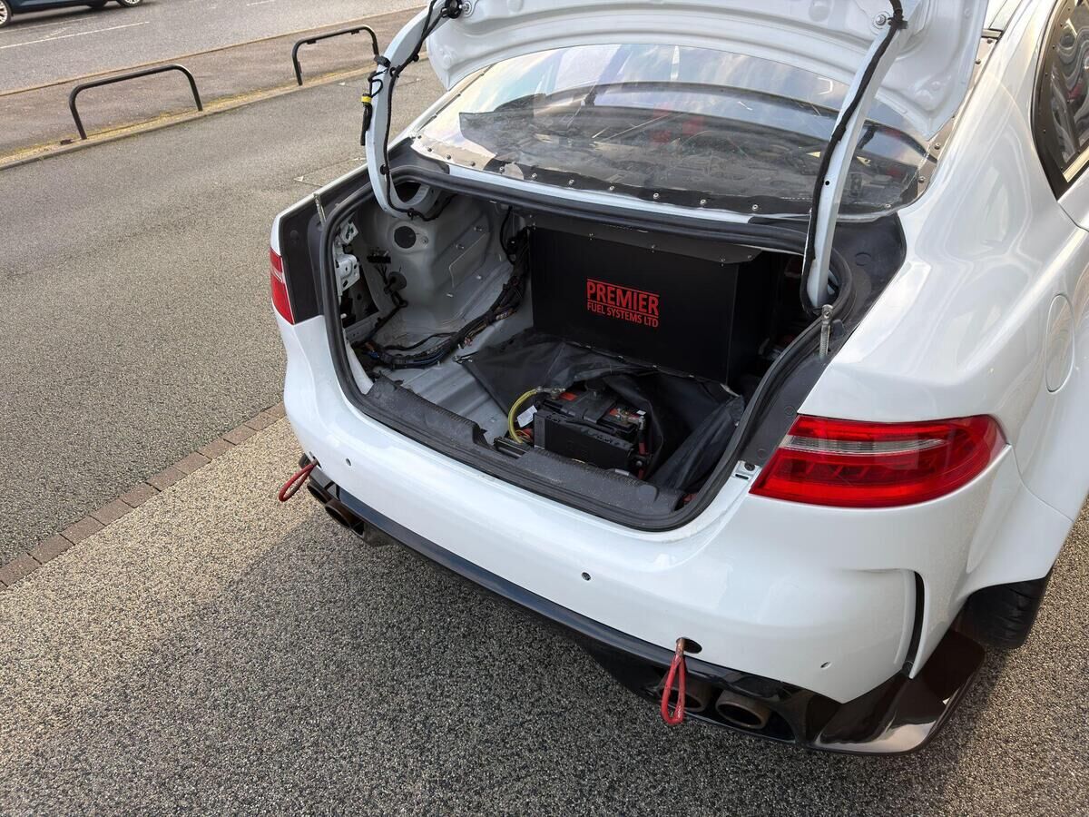 Jaguar XE XE Gallery Image