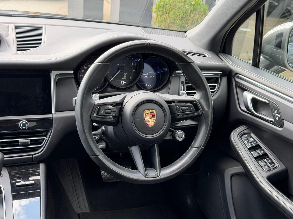 Porsche Macan Macan Gallery Image