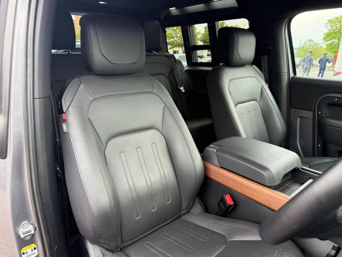 Land Rover Defender 90 Defender 90 Gallery Image
