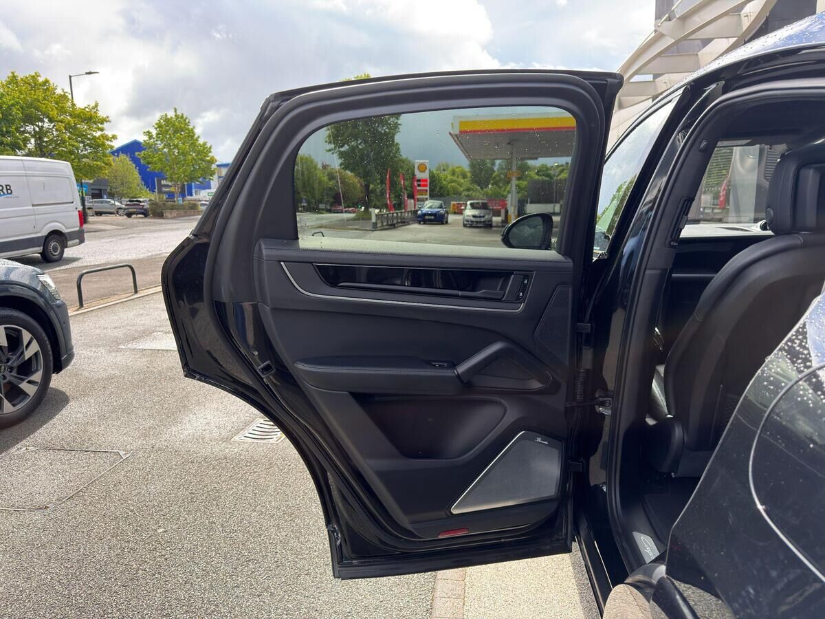 Porsche Cayenne Cayenne Gallery Image