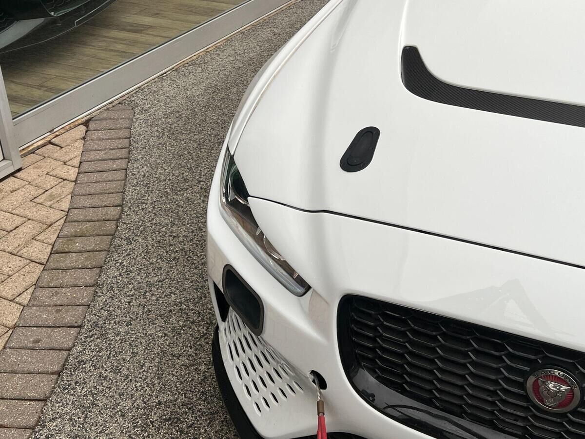 Jaguar XE XE Gallery Image
