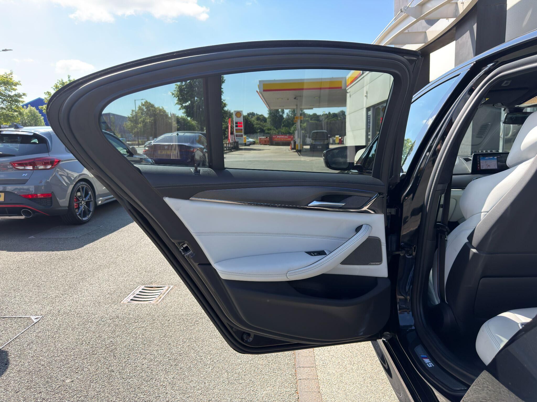 BMW M5 M5 Gallery Image