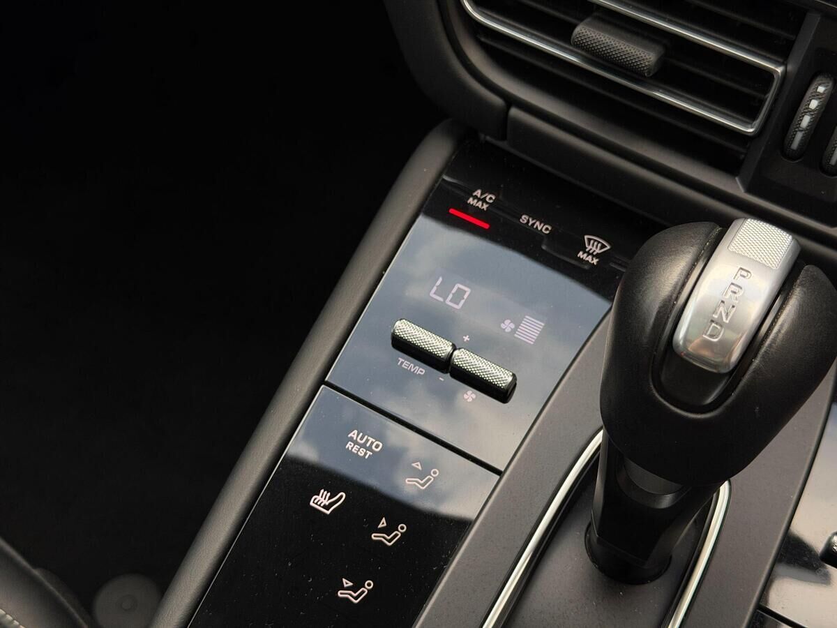 Porsche Macan Macan Gallery Image