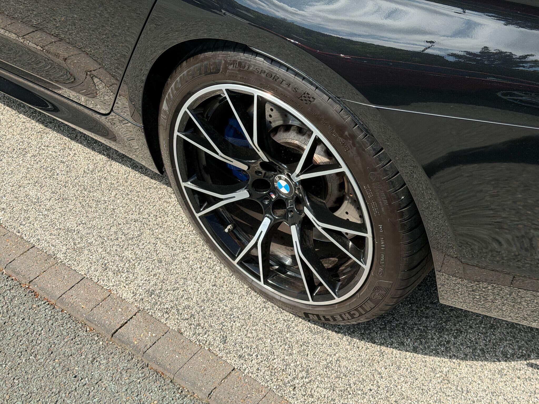 BMW M5 M5 Gallery Image