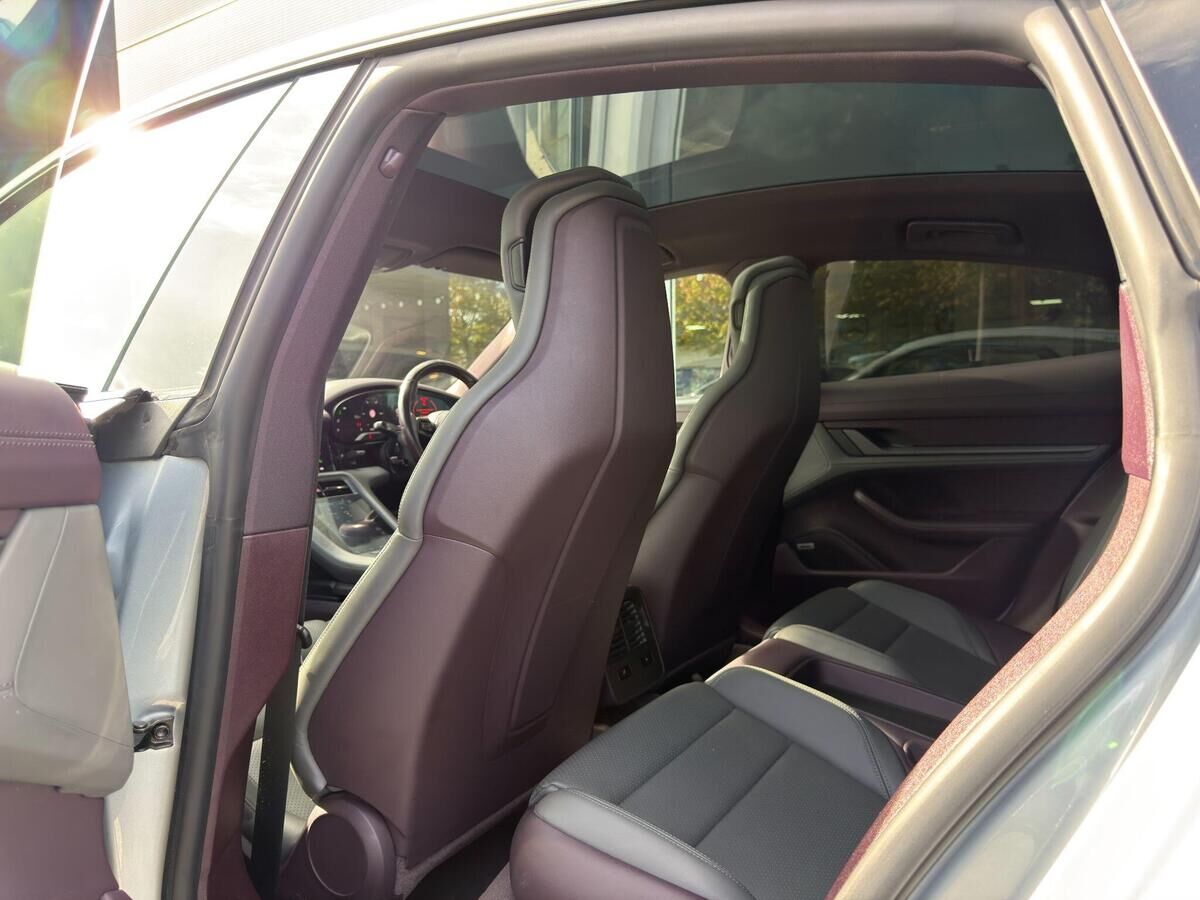 Porsche Taycan Taycan Gallery Image