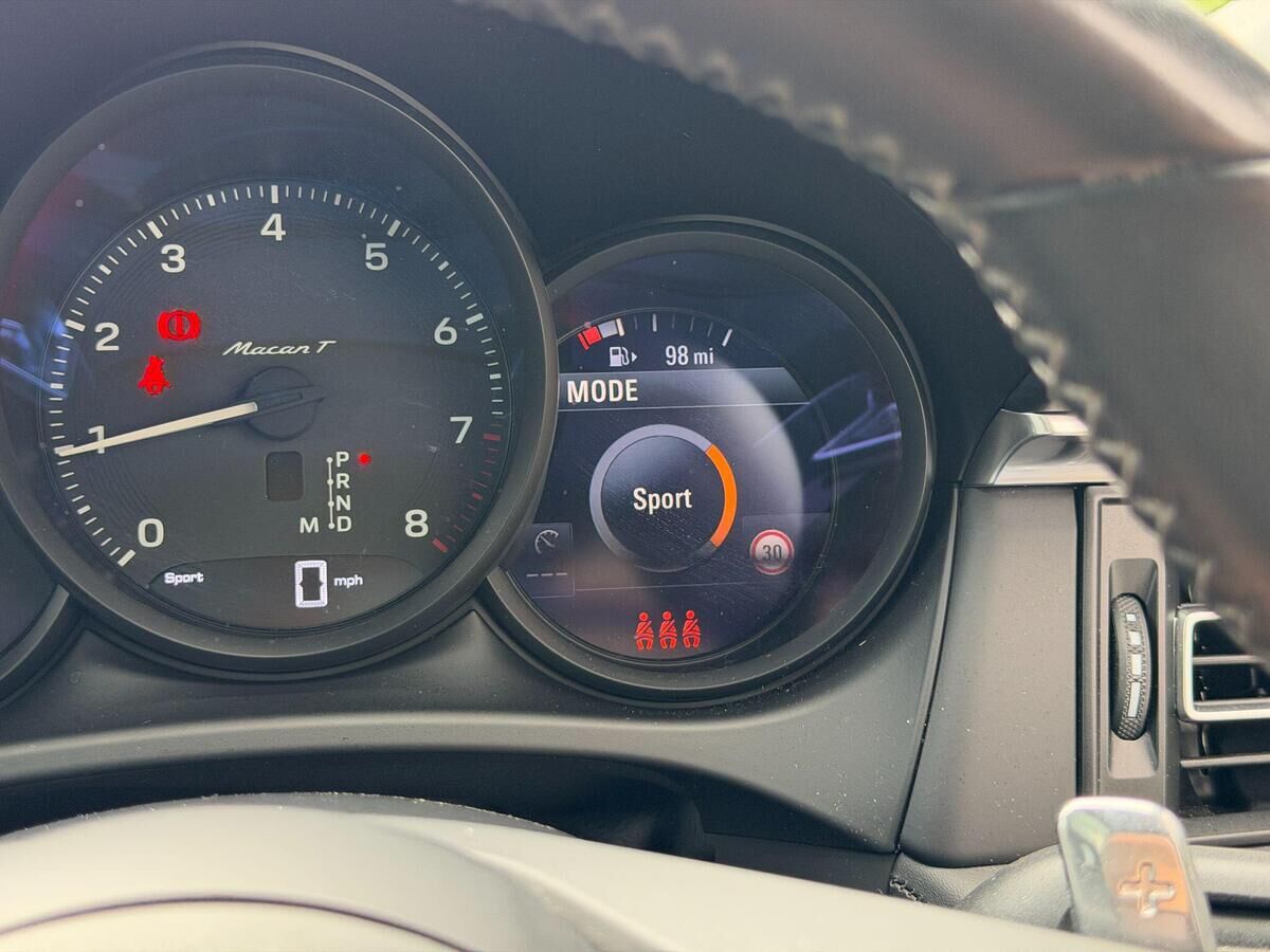 Porsche Macan Macan Gallery Image