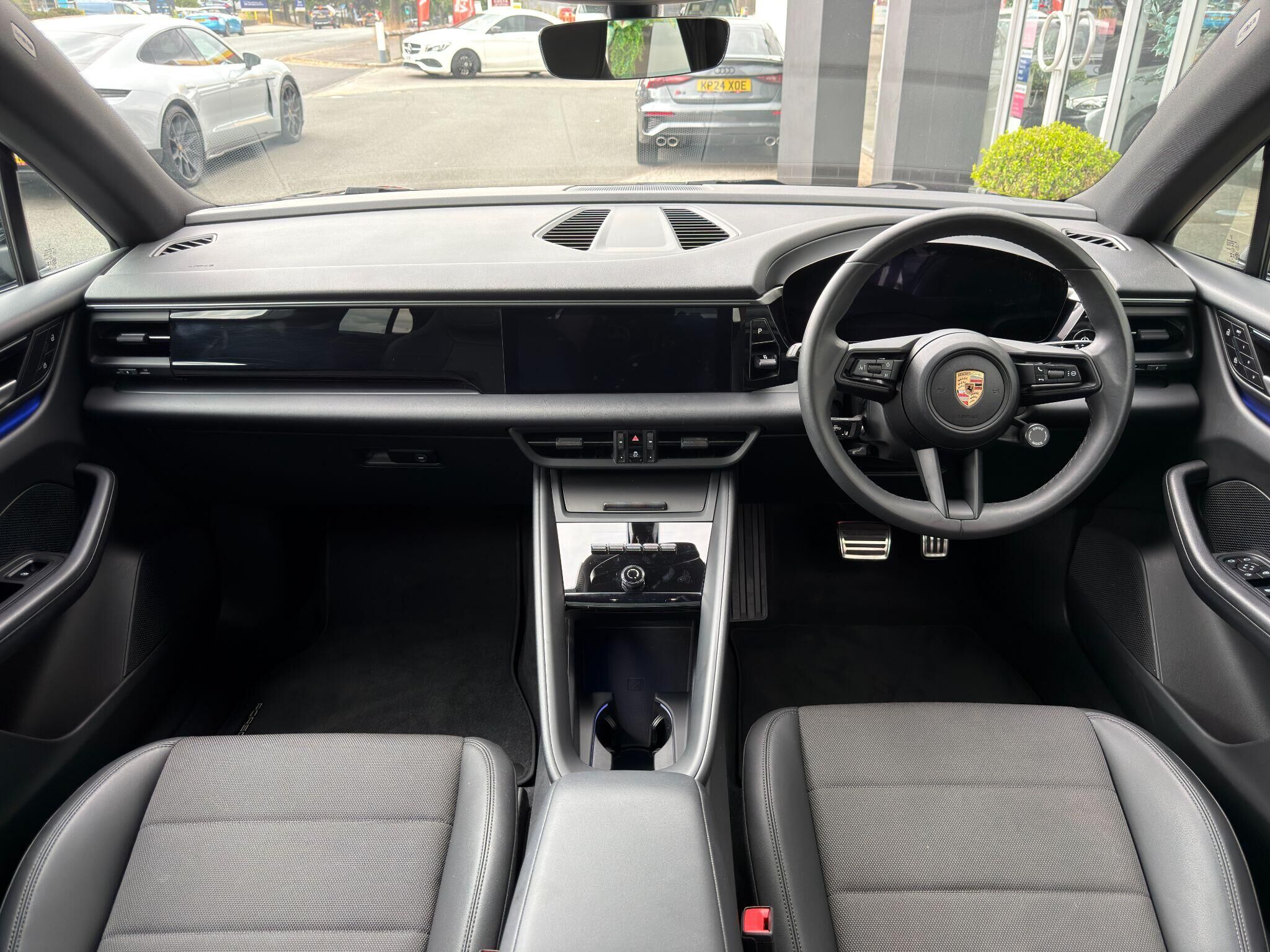 Porsche Macan Macan Gallery Image