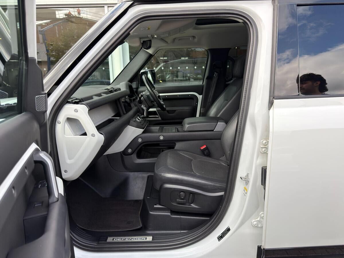 Land Rover Defender 110 Defender 110 Gallery Image