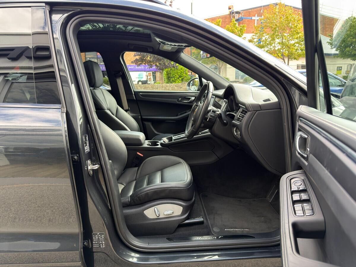 Porsche Macan Macan Gallery Image