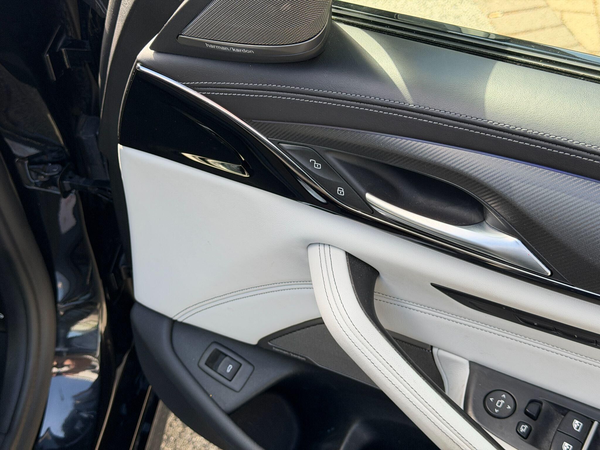 BMW M5 M5 Gallery Image
