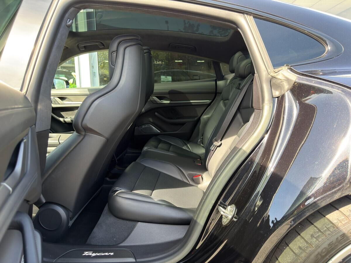 Porsche Taycan Taycan Gallery Image