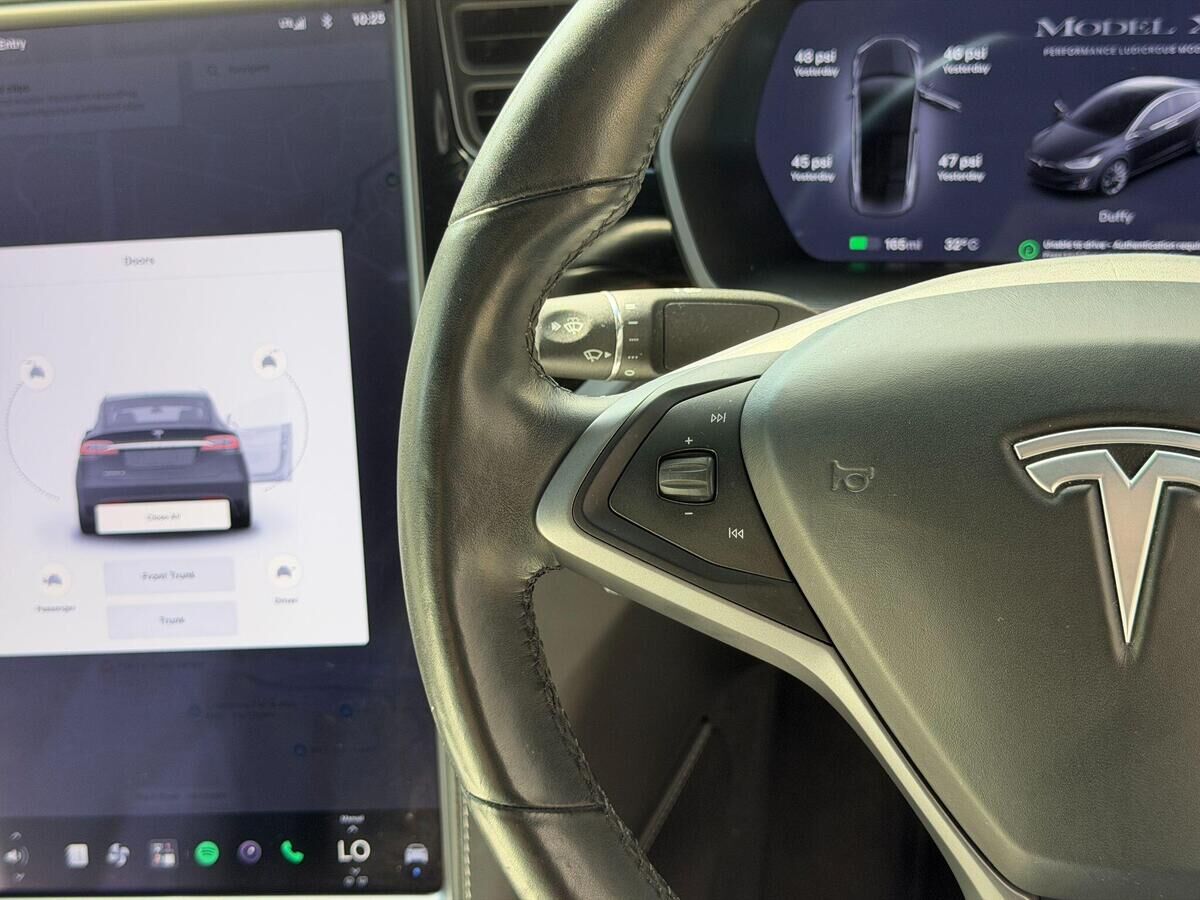 Tesla Model X Model X Gallery Image