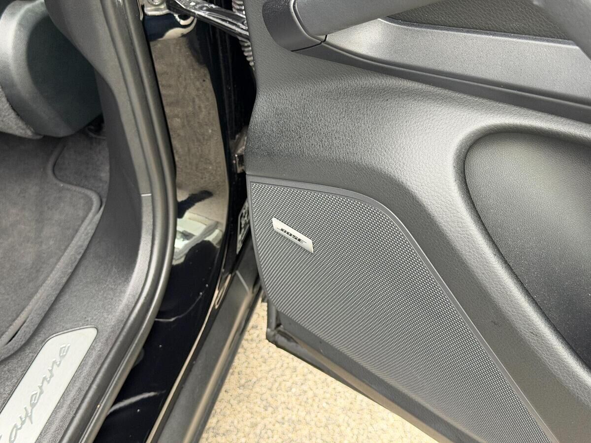 Porsche Cayenne Cayenne Gallery Image