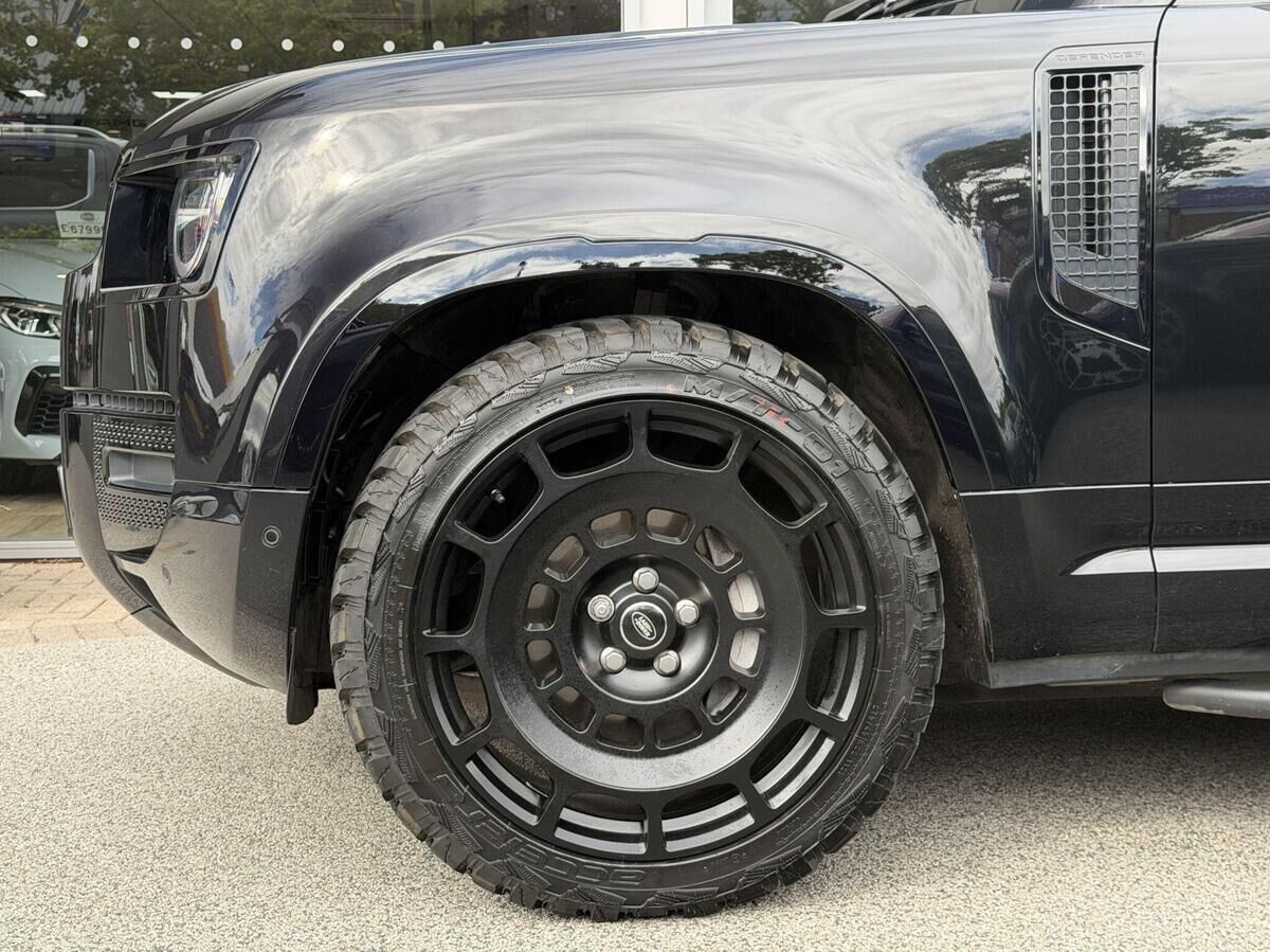 Land Rover Defender 110 Defender 110 Gallery Image