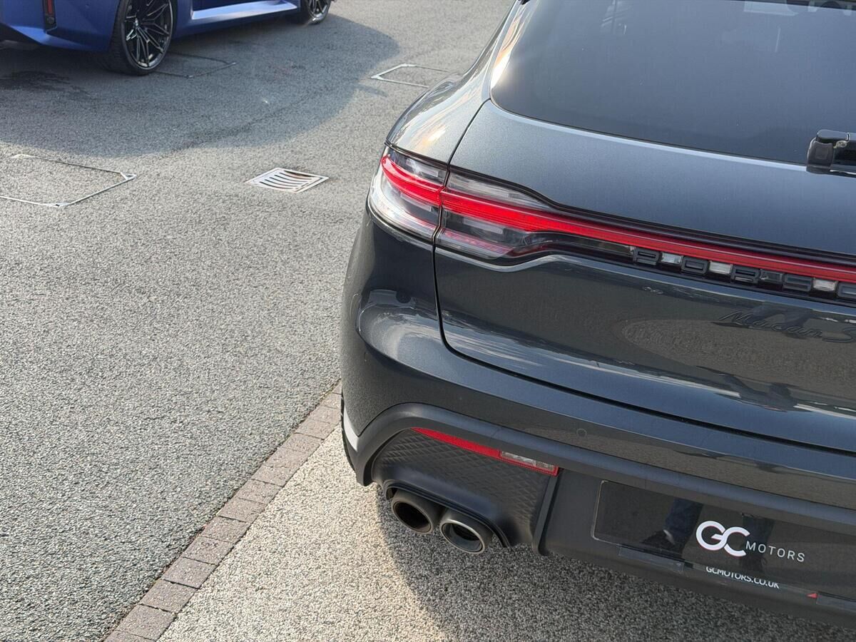 Porsche Macan Macan Gallery Image