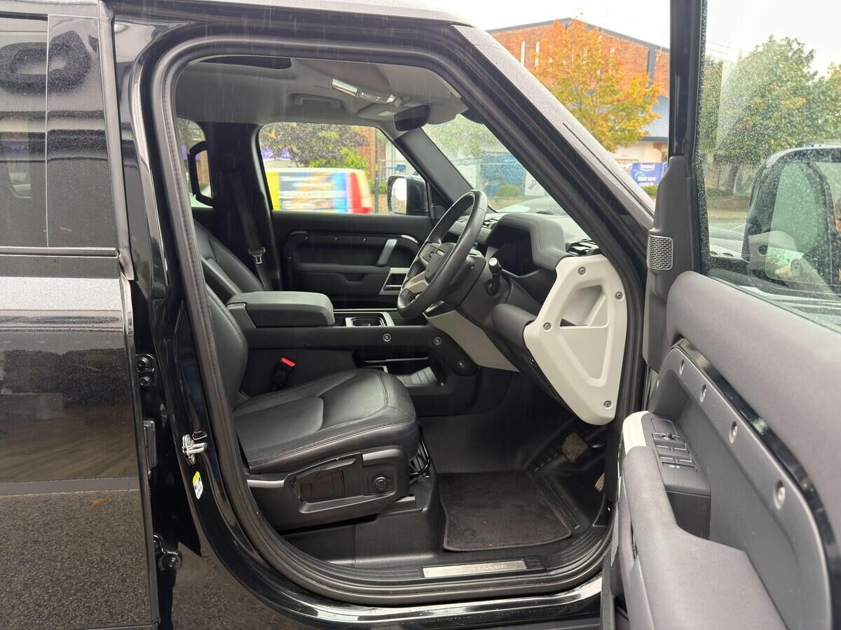 Land Rover Defender 110 Defender 110 Gallery Image