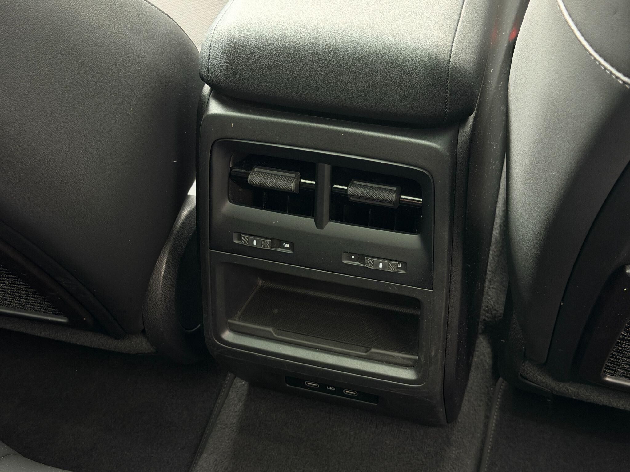 Porsche Macan Macan Gallery Image