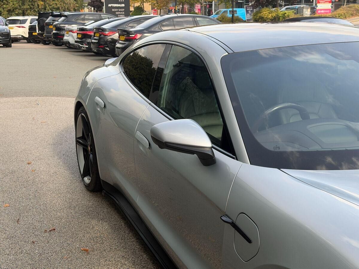 Porsche Taycan Taycan Gallery Image