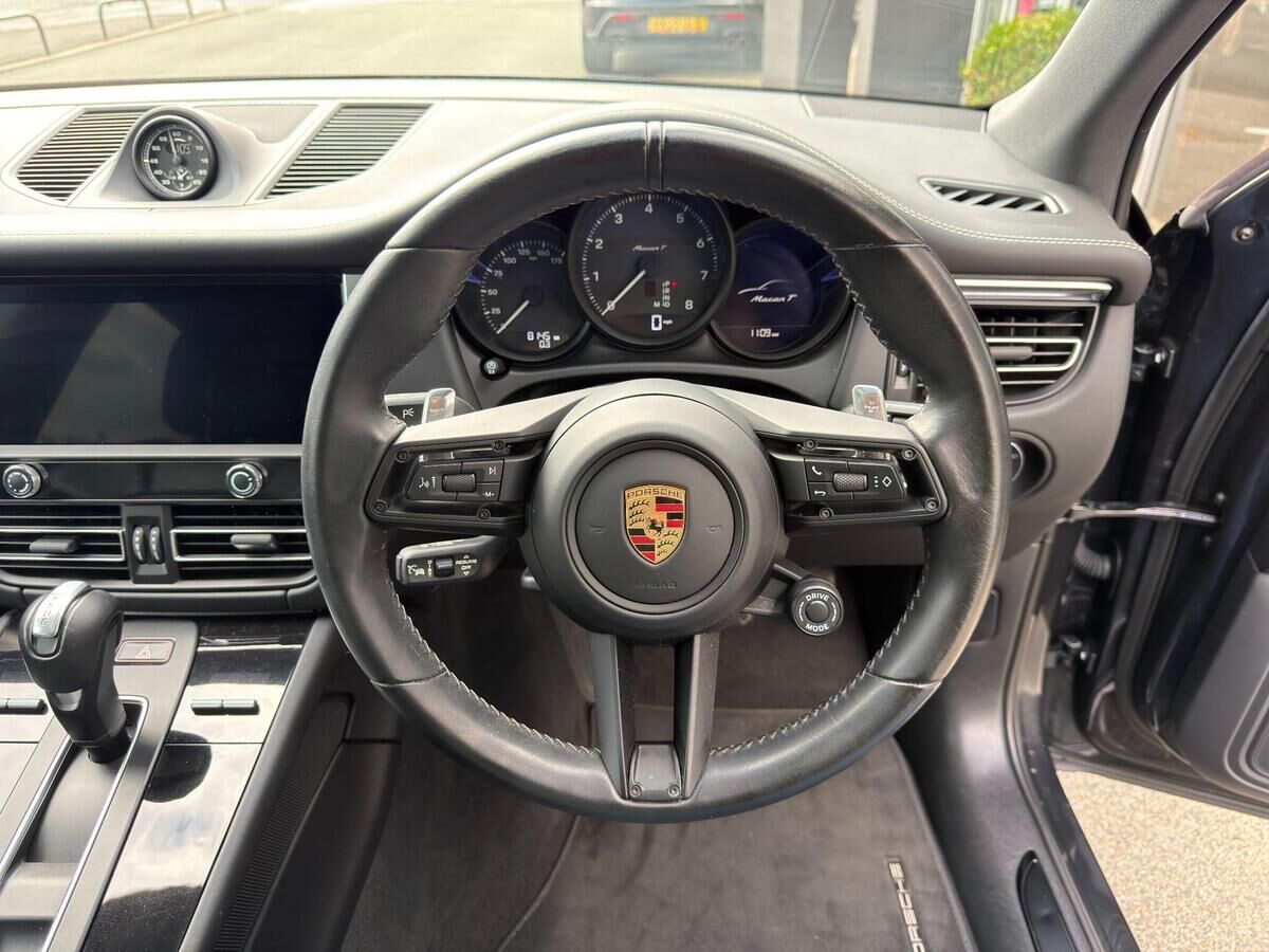Porsche Macan Macan Gallery Image