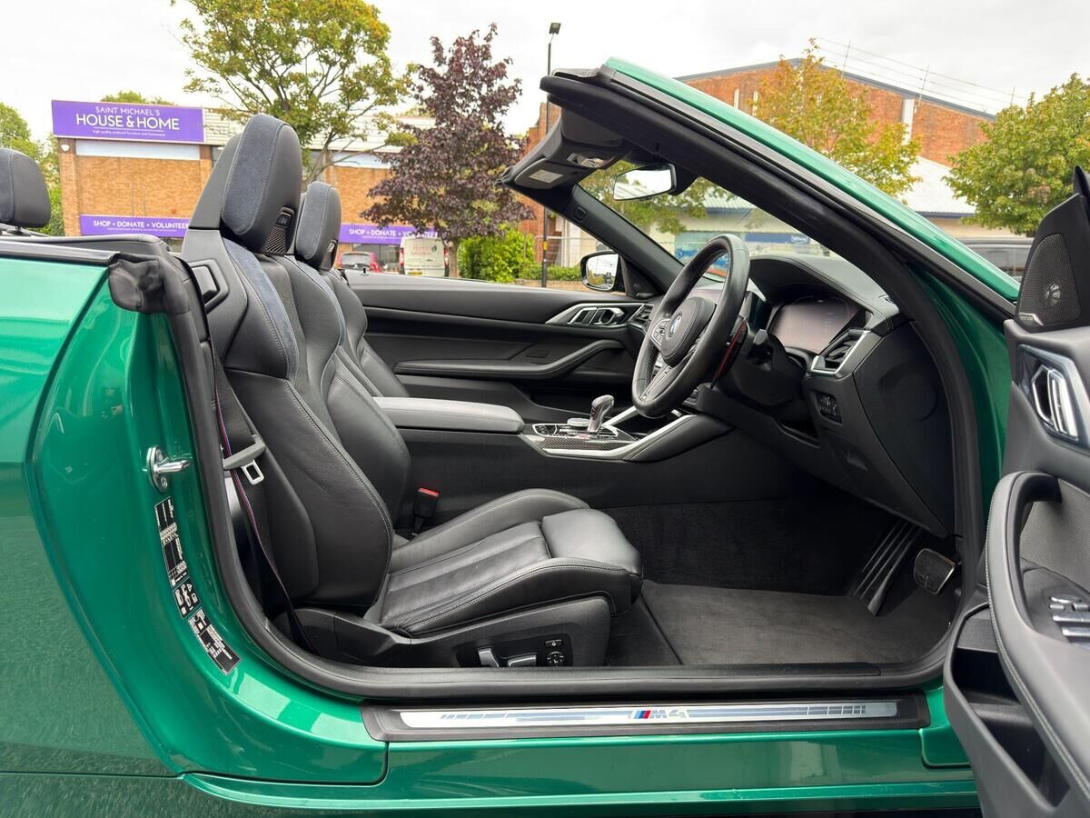 BMW M4 M4 Gallery Image