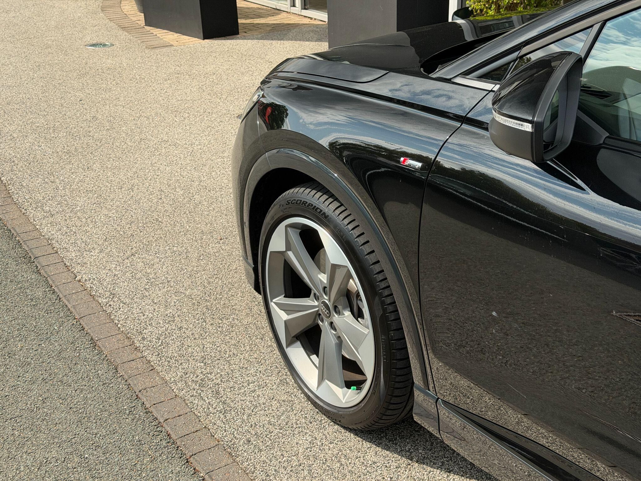 Audi Q4 e-tron Q4 e-tron Gallery Image