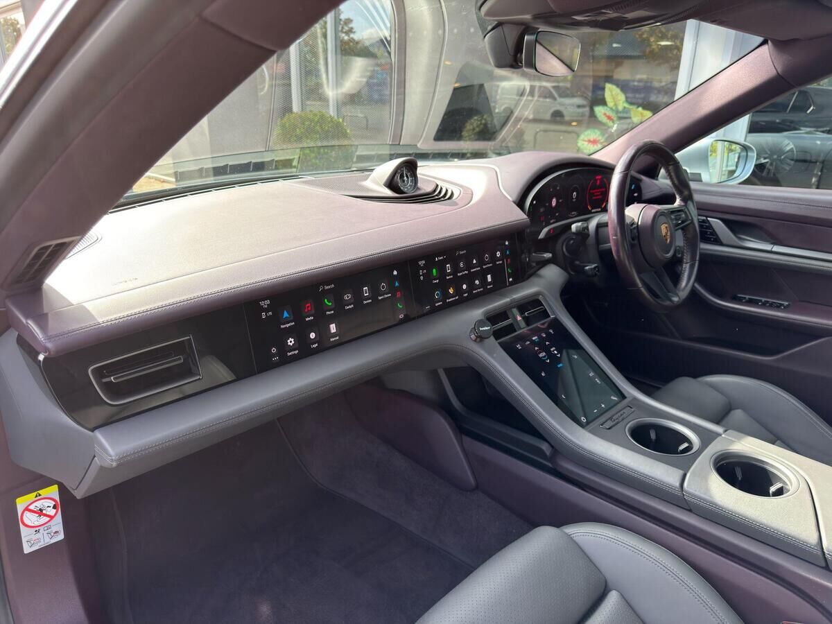 Porsche Taycan Taycan Gallery Image