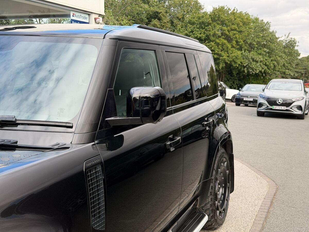 Land Rover Defender 110 Defender 110 Gallery Image
