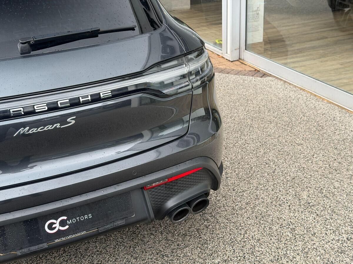 Porsche Macan Macan Gallery Image