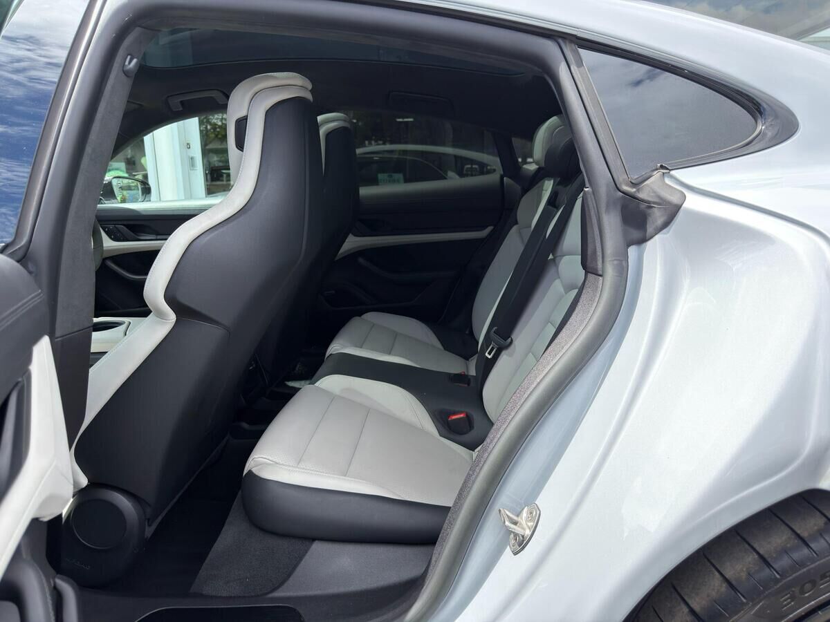 Porsche Taycan Taycan Gallery Image