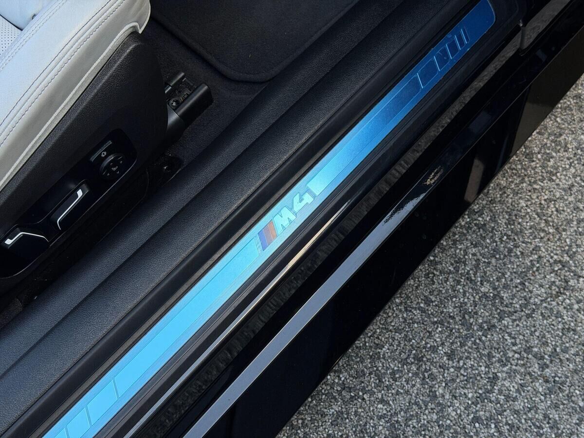 BMW M4 M4 Gallery Image