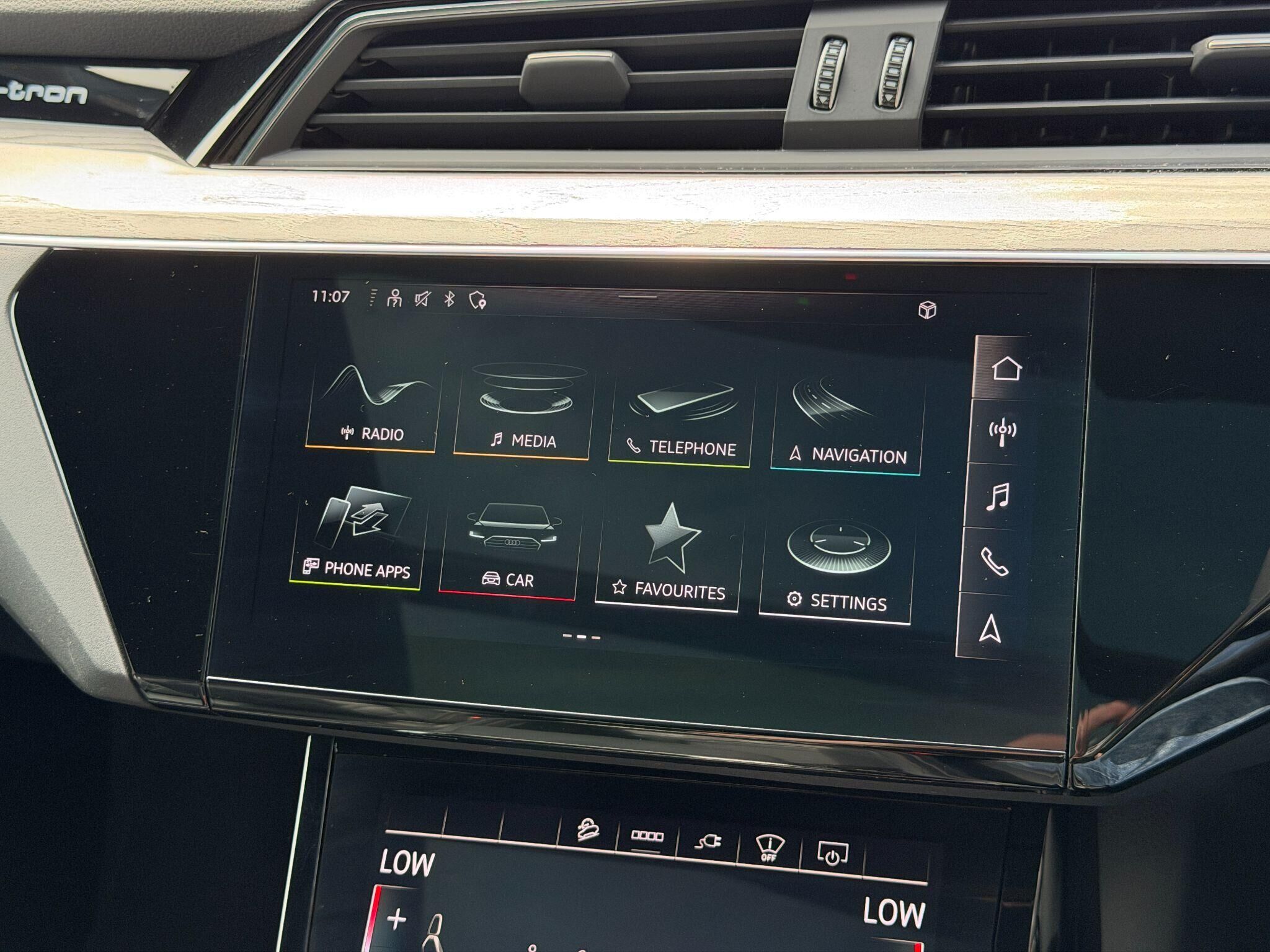 Audi e-tron e-tron Gallery Image