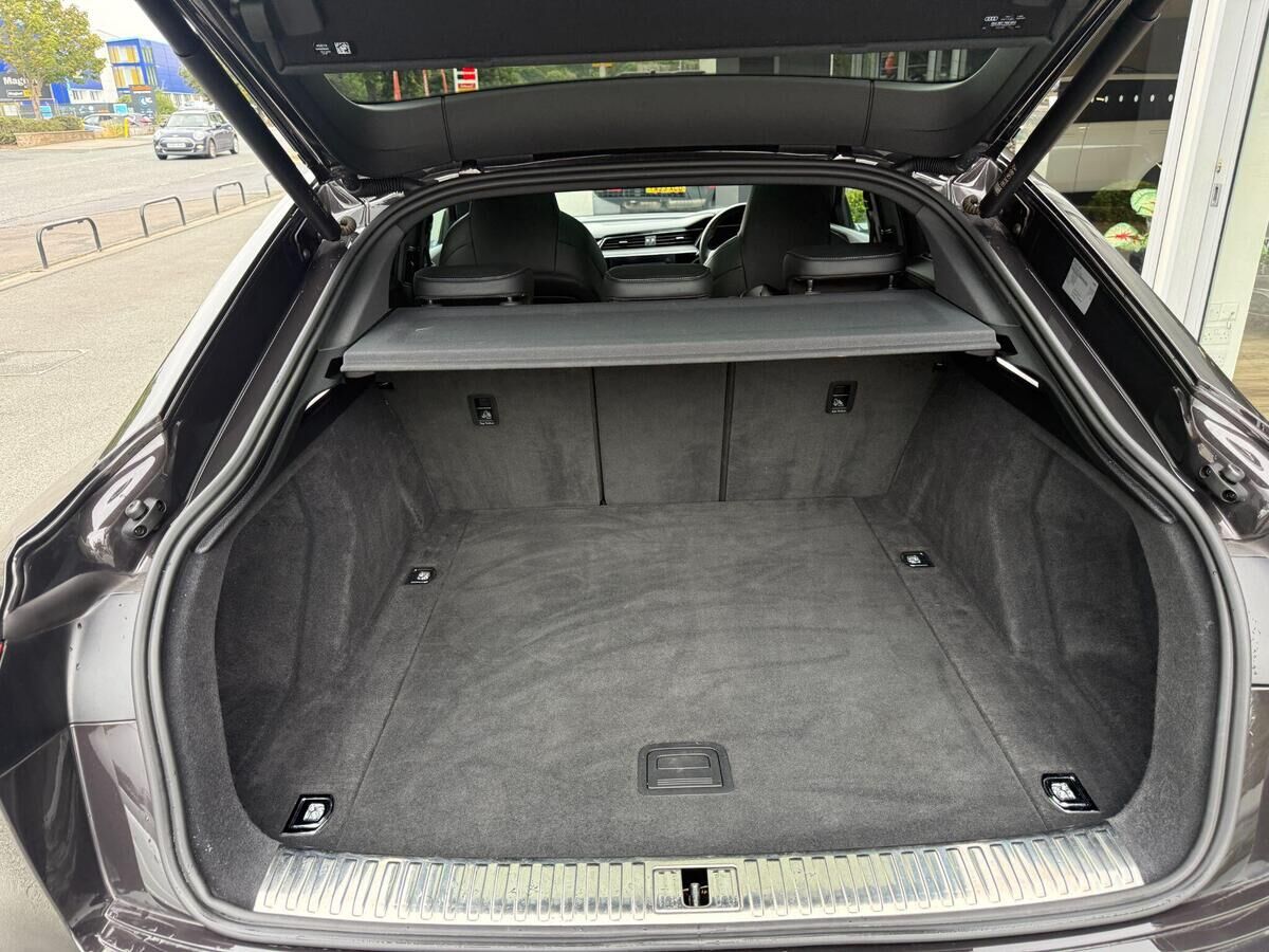 Audi Q8 e-tron Q8 e-tron Gallery Image