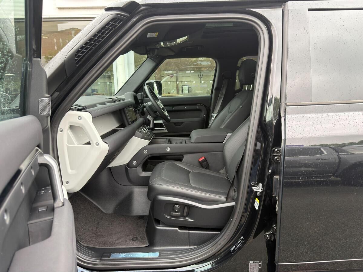 Land Rover Defender 110 Defender 110 Gallery Image