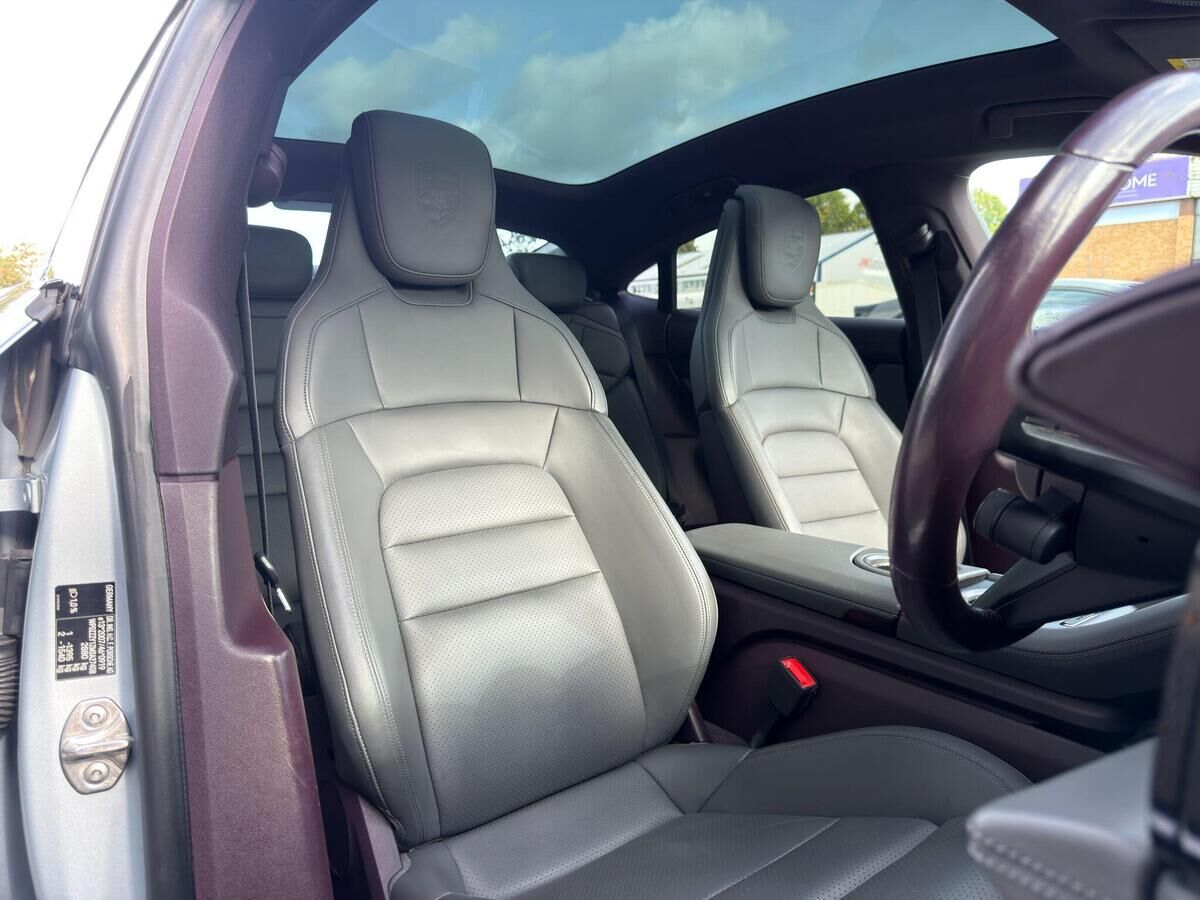 Porsche Taycan Taycan Gallery Image