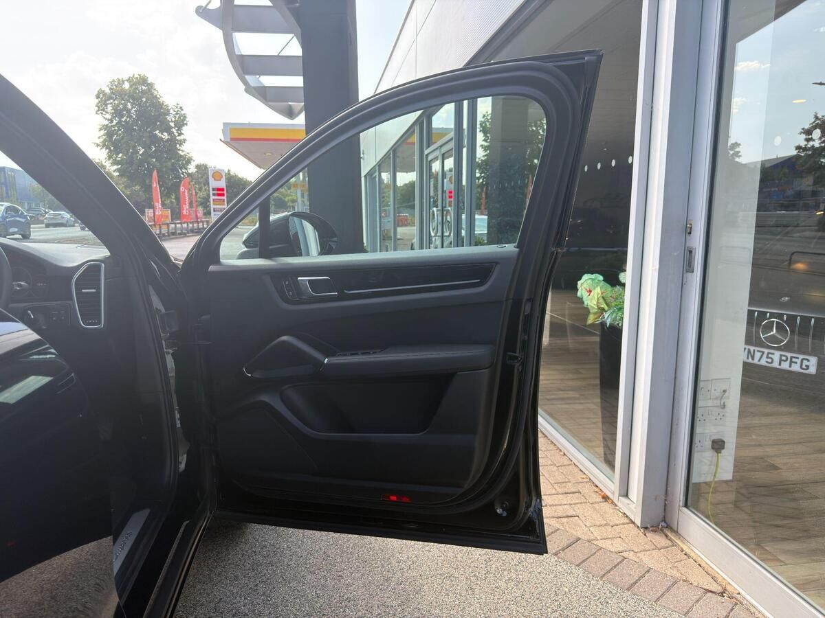 Porsche Cayenne Cayenne Gallery Image