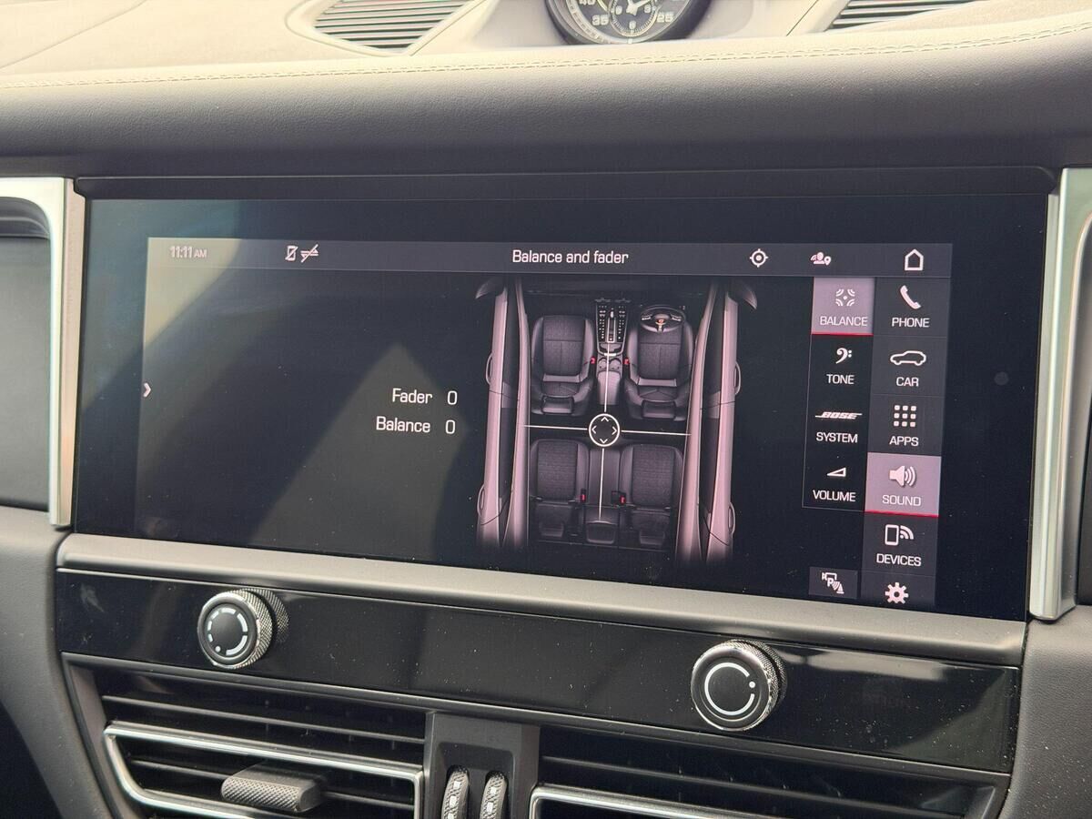 Porsche Macan Macan Gallery Image