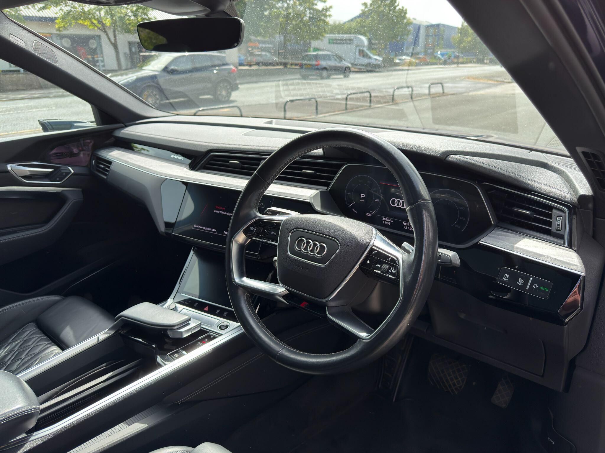Audi e-tron e-tron Gallery Image