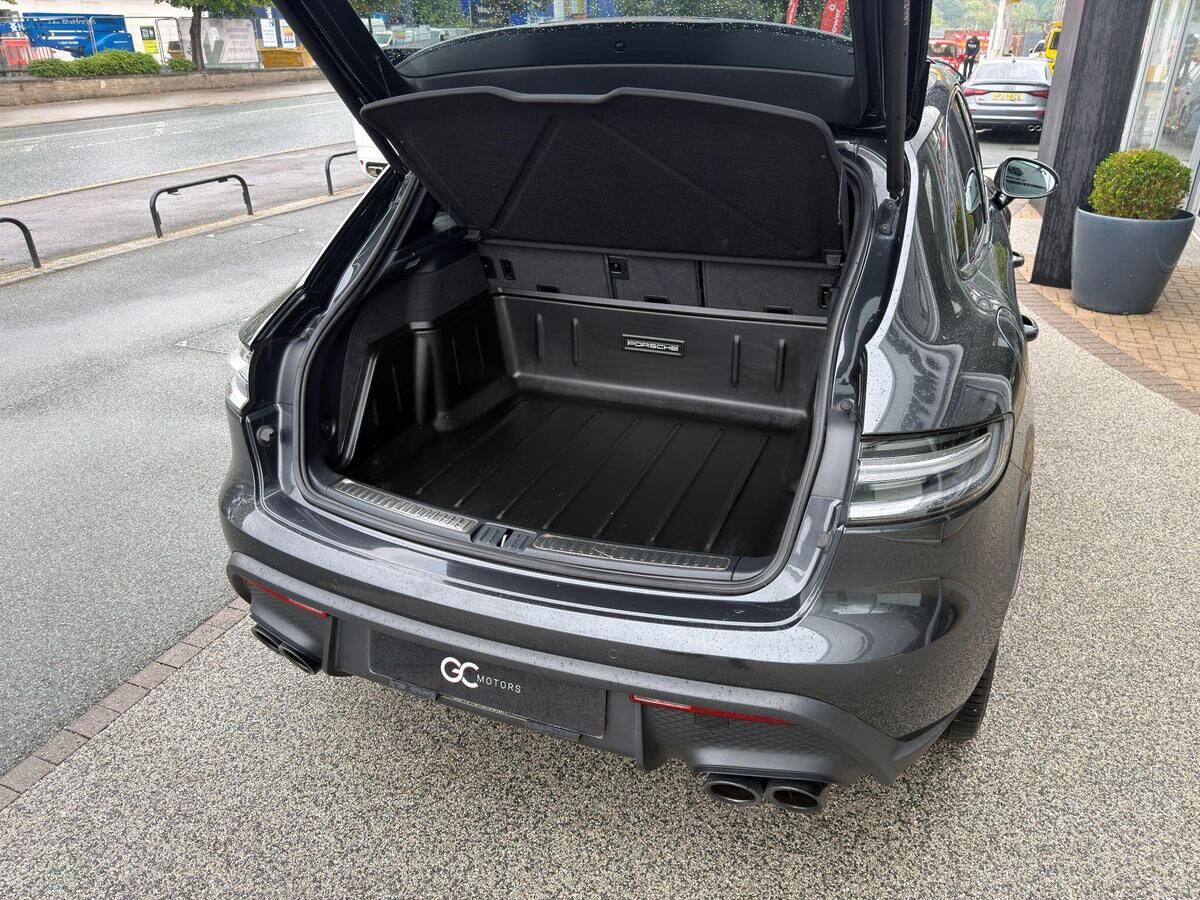Porsche Macan Macan Gallery Image