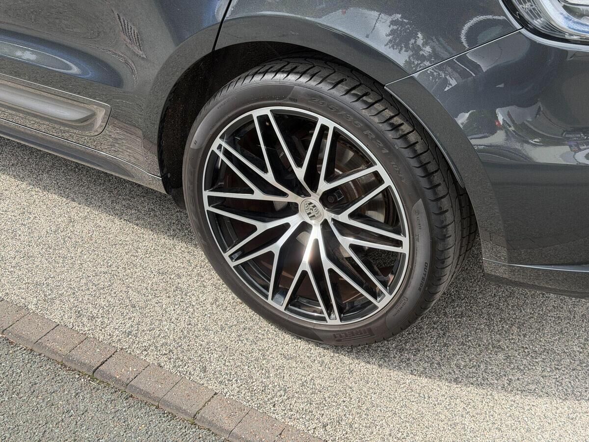 Porsche Macan Macan Gallery Image