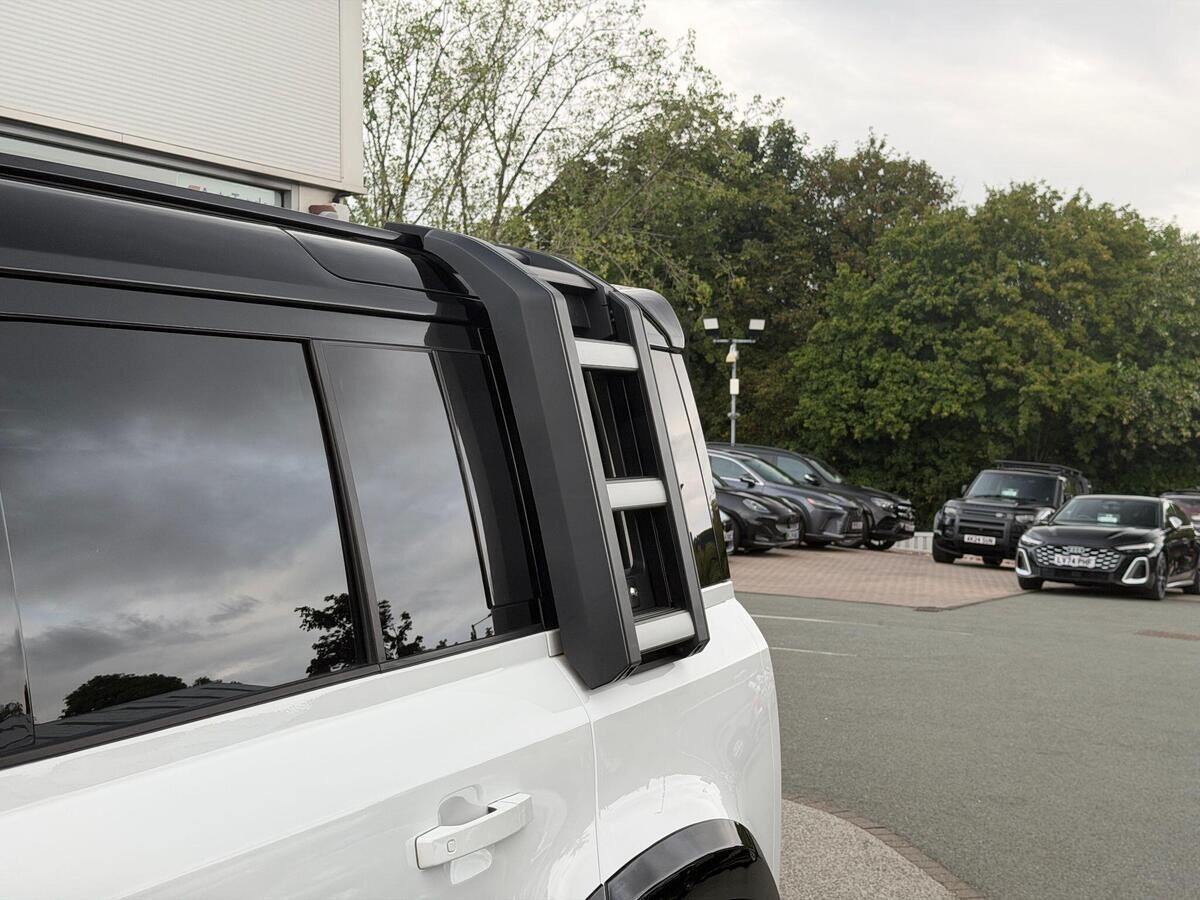 Land Rover Defender 110 Defender 110 Gallery Image