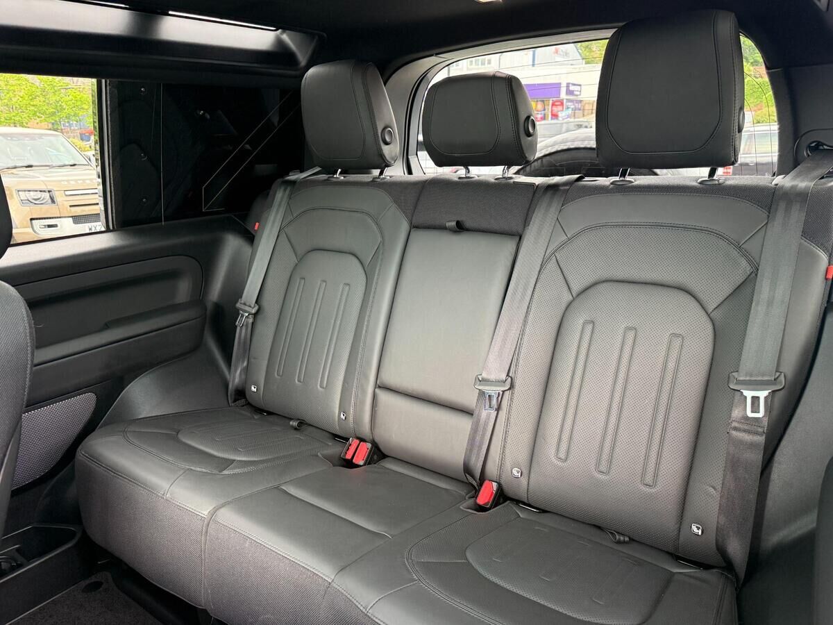 Land Rover Defender 90 Defender 90 Gallery Image