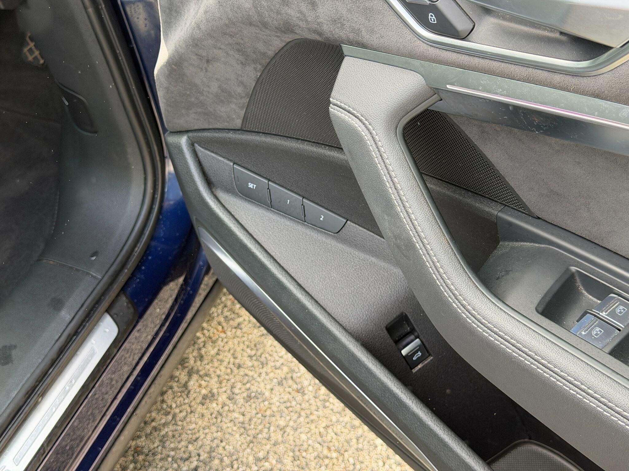 Audi e-tron e-tron Gallery Image